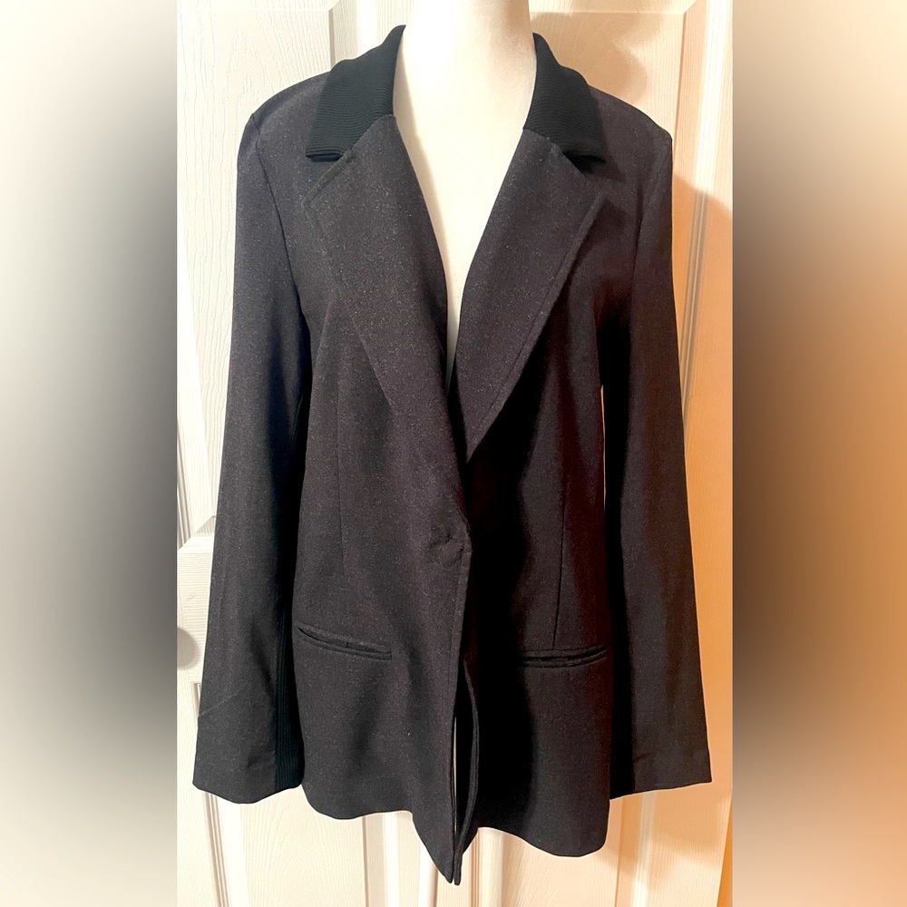 KUT from the Kloth Jacket Blazer Black Women’s Size Large. Slim fitting.